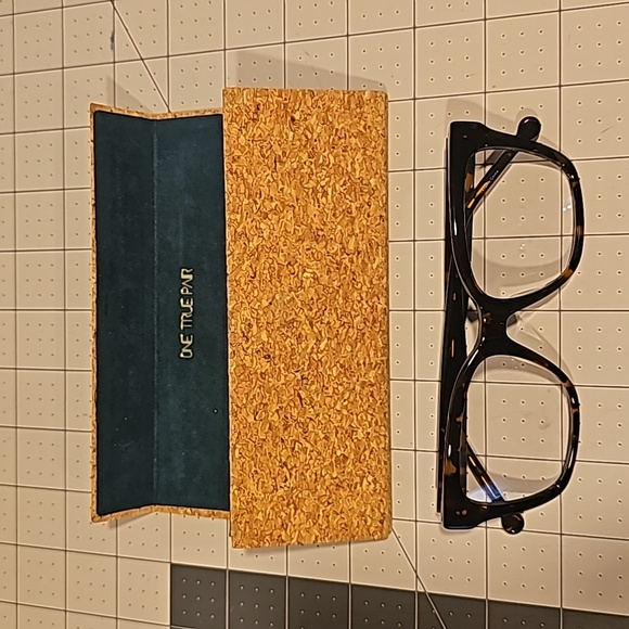 One True Pair Eye Eyeglasses - Picture 6 of 6